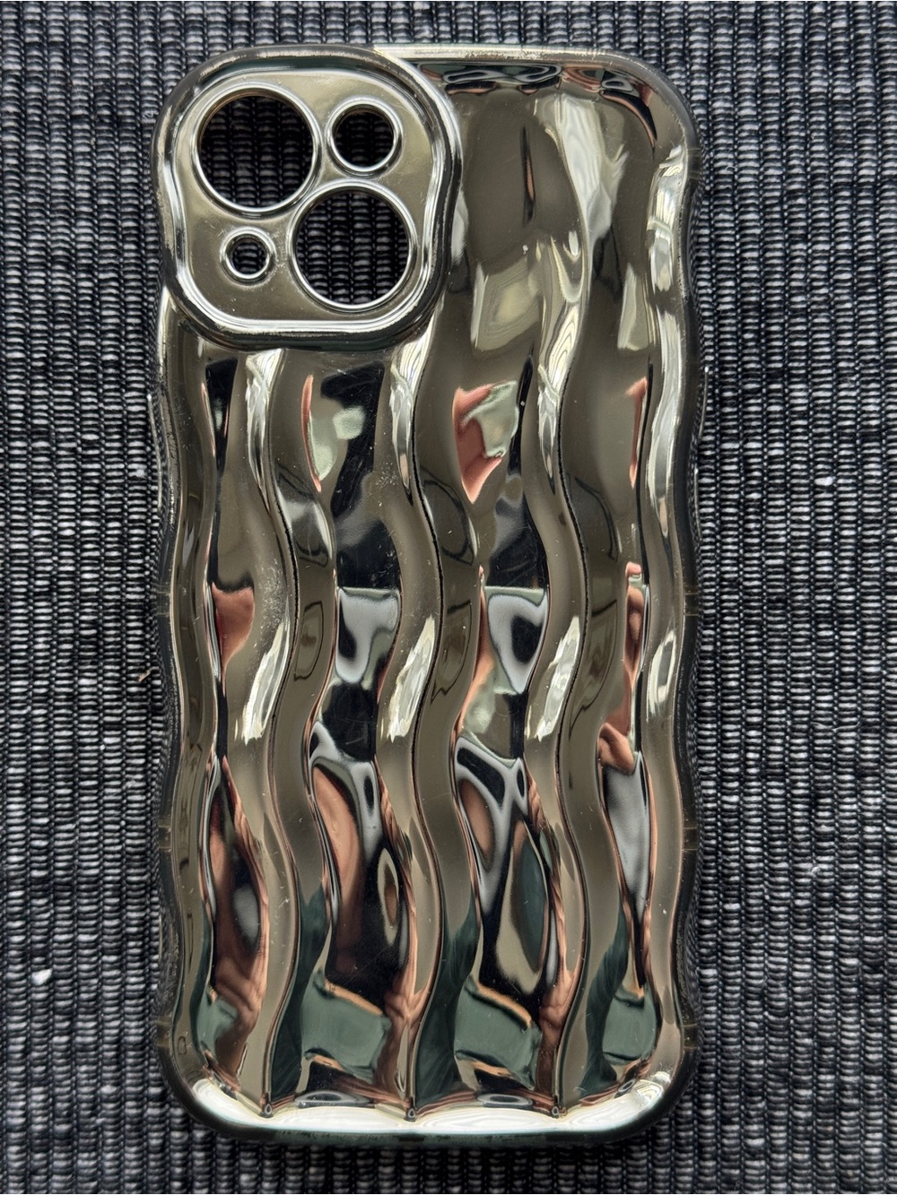 iPhone 15 Wavy Metallic Smoke Protective Case
